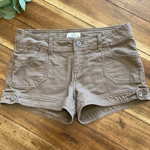 💛 2/$12 sale item 😆Medium brown short, size 9
